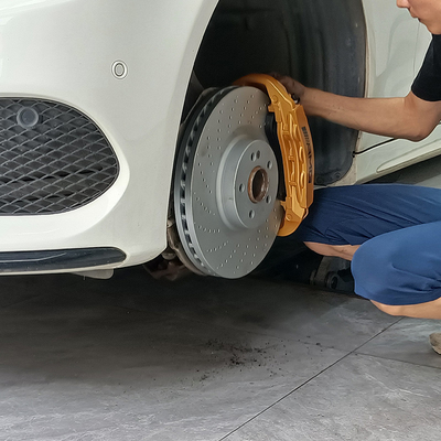 Тормозные суппорты автомобиля Mercedes Benz C200 обновляют 6 Pot Claipers и диски 355MM